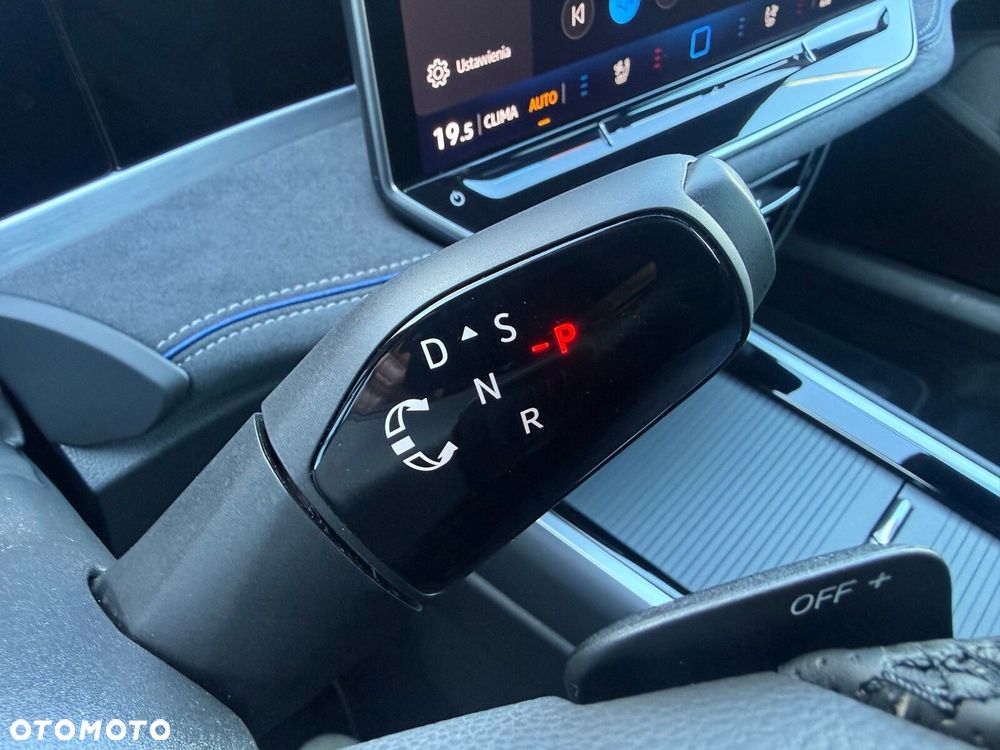 Volkswagen Passat Variant 2.0 TDI SCR 4Mot R-Line Plus DSG - 34