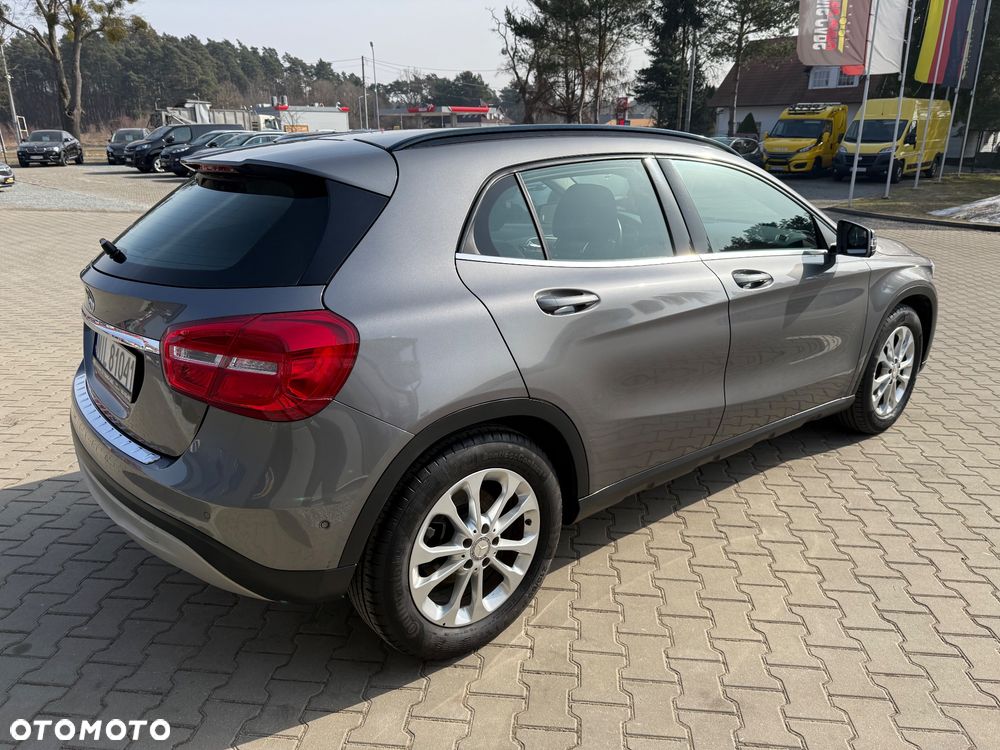 Mercedes-Benz GLA - 10