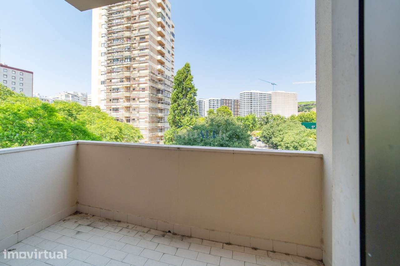 Arrendamento de um quarto em apartamento T3 em Algés junto a escolas - Grande imagem: 3/23