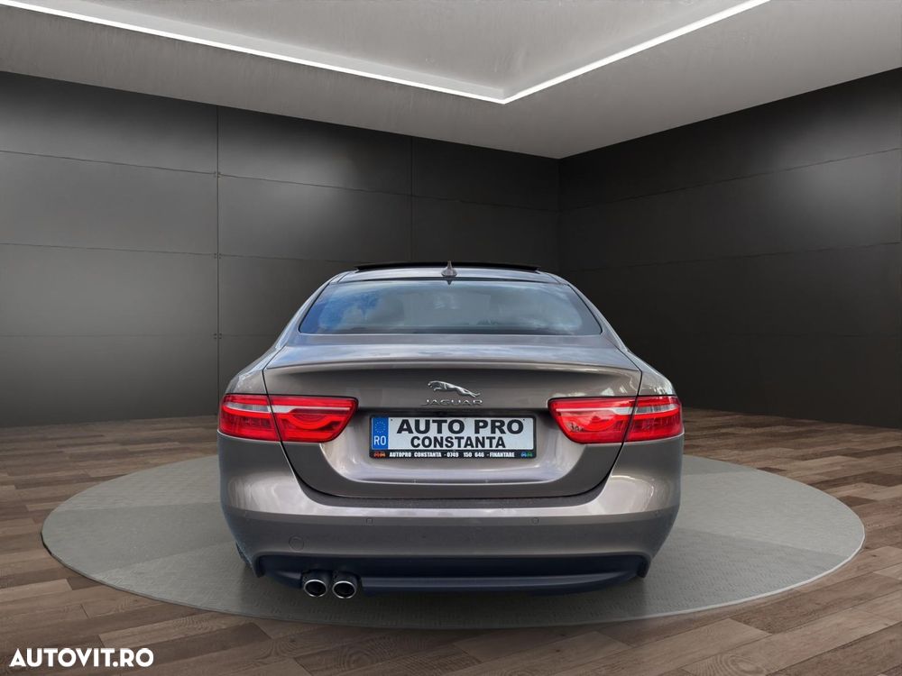 Jaguar XE - 14