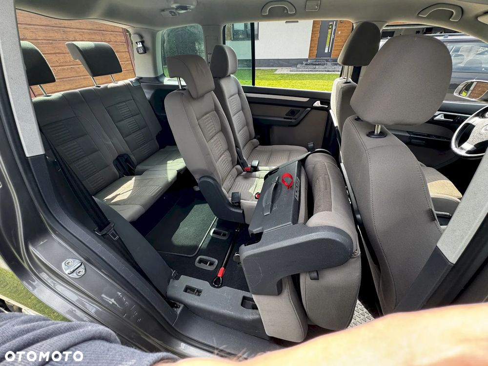 Volkswagen Touran 2.0 TDI DPF Highline - 24