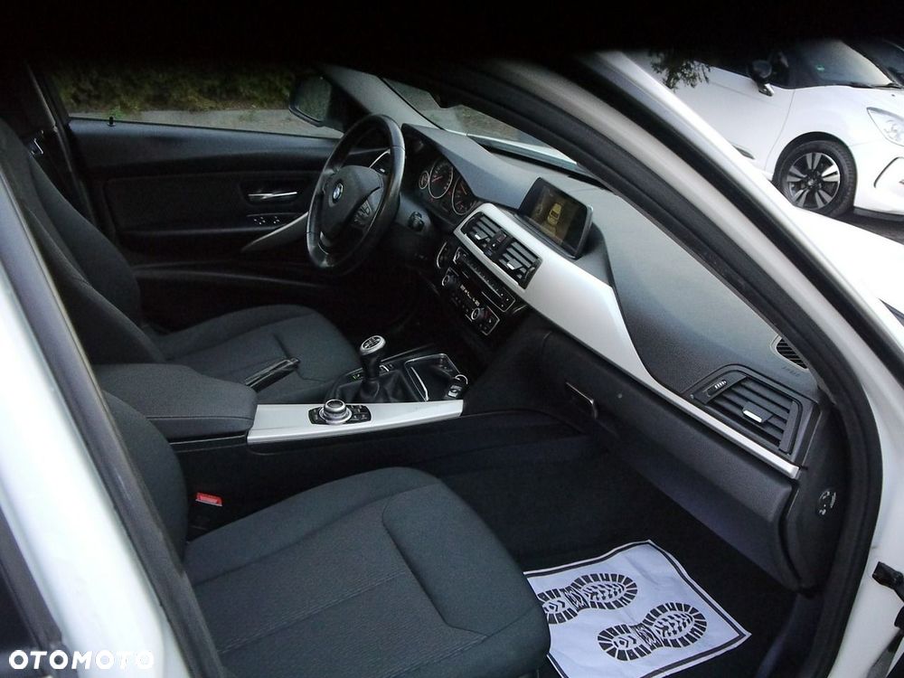 BMW Seria 3 318d Luxury Line - 25