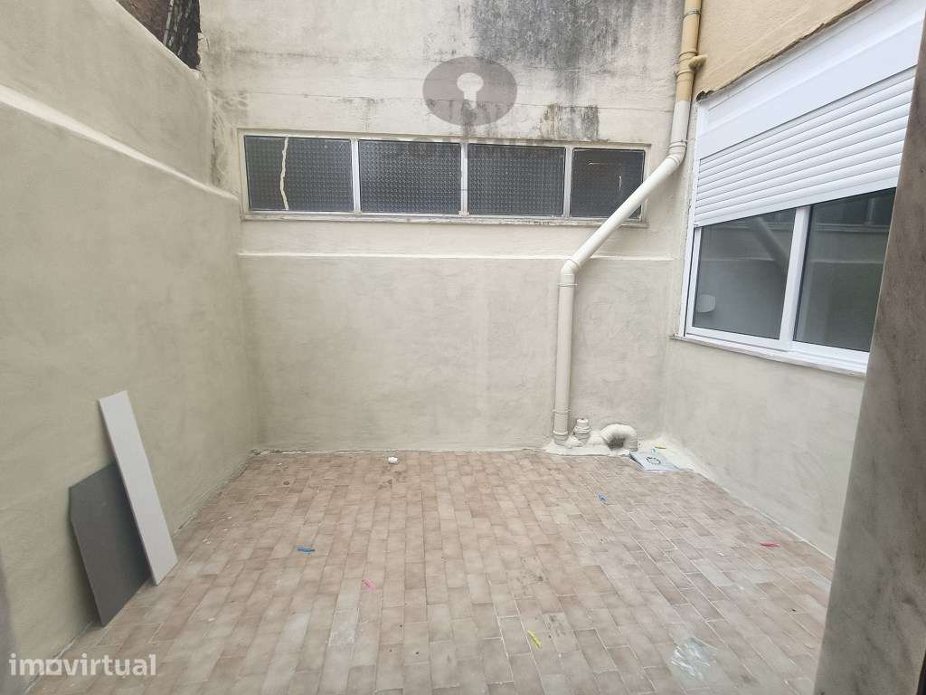 Apartamento T2+1 Remodelado com Logradouro na Falagueira - Grande imagem: 2/22