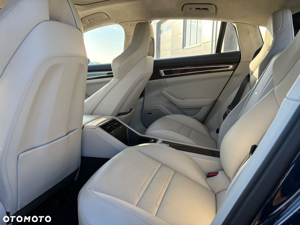 Porsche Panamera Turbo S - 23