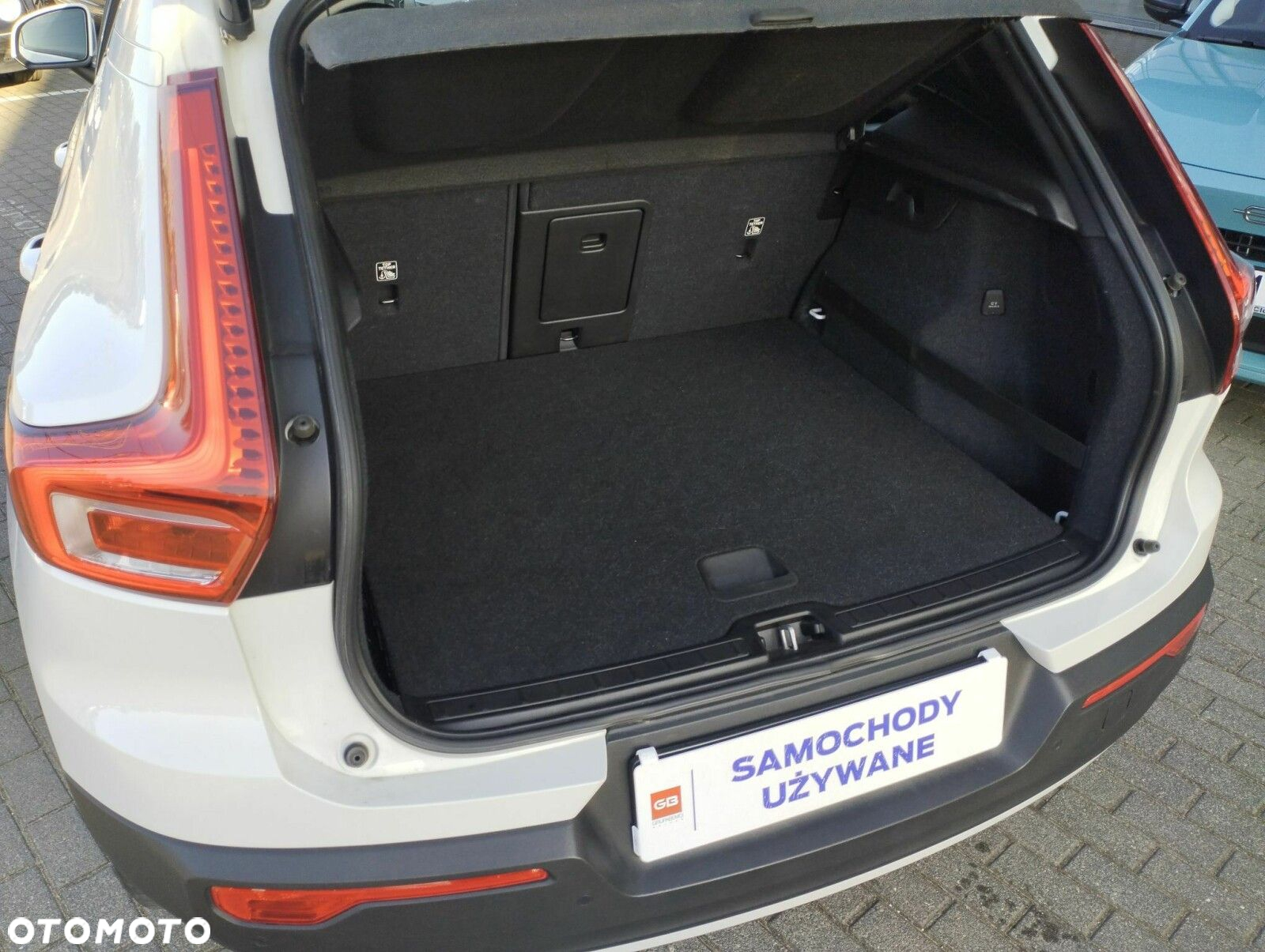 Volvo XC 40 T3 Momentum Pro - 32