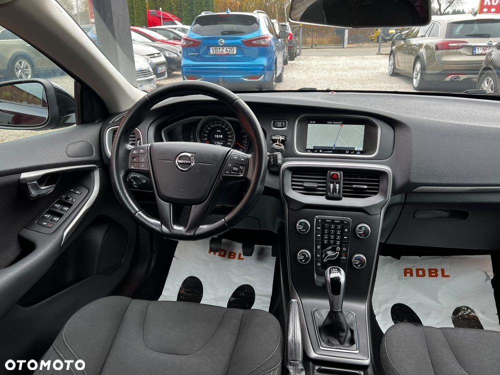 Volvo V40 - 24