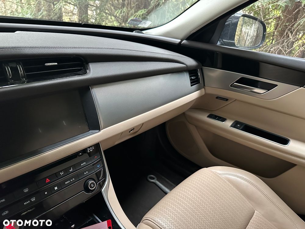 Jaguar XF 2.0 i4D AWD Prestige - 5