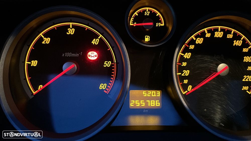Opel Astra GTC 1.9 CDTI - 21