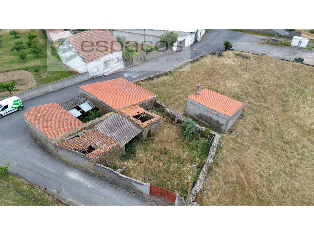 Palheiros com terreno em Monte Fidalgo - Grande imagem: 3/18
