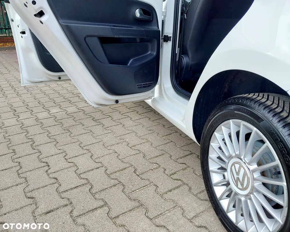 Volkswagen up! black - 24