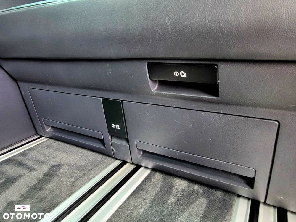 Volkswagen Multivan - 32