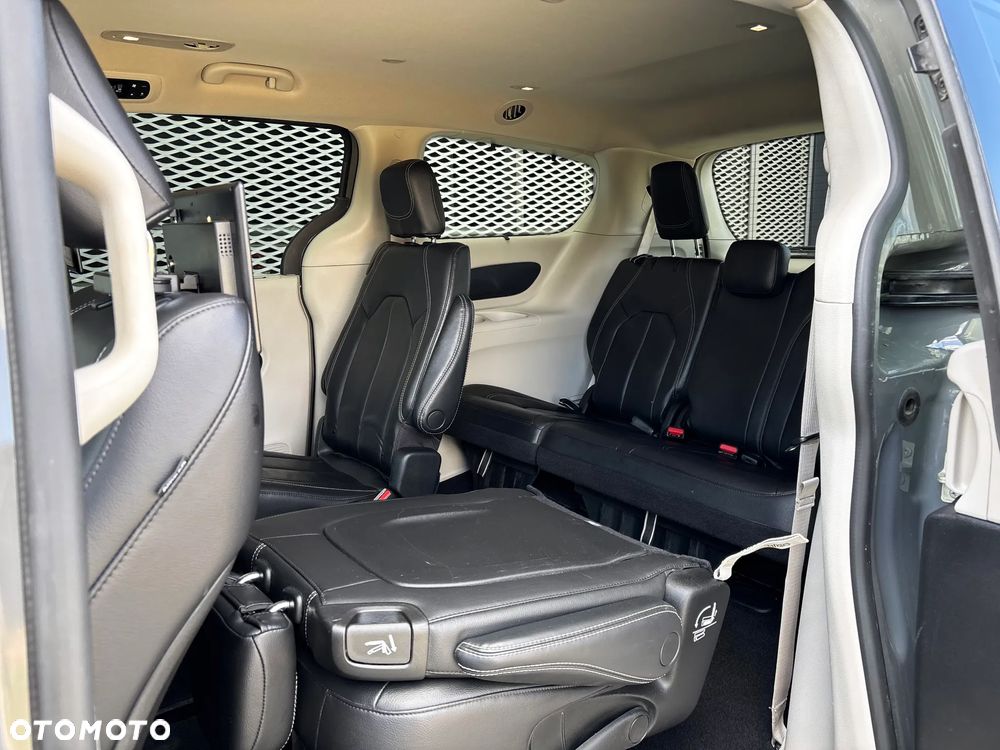 Chrysler Pacifica - 14
