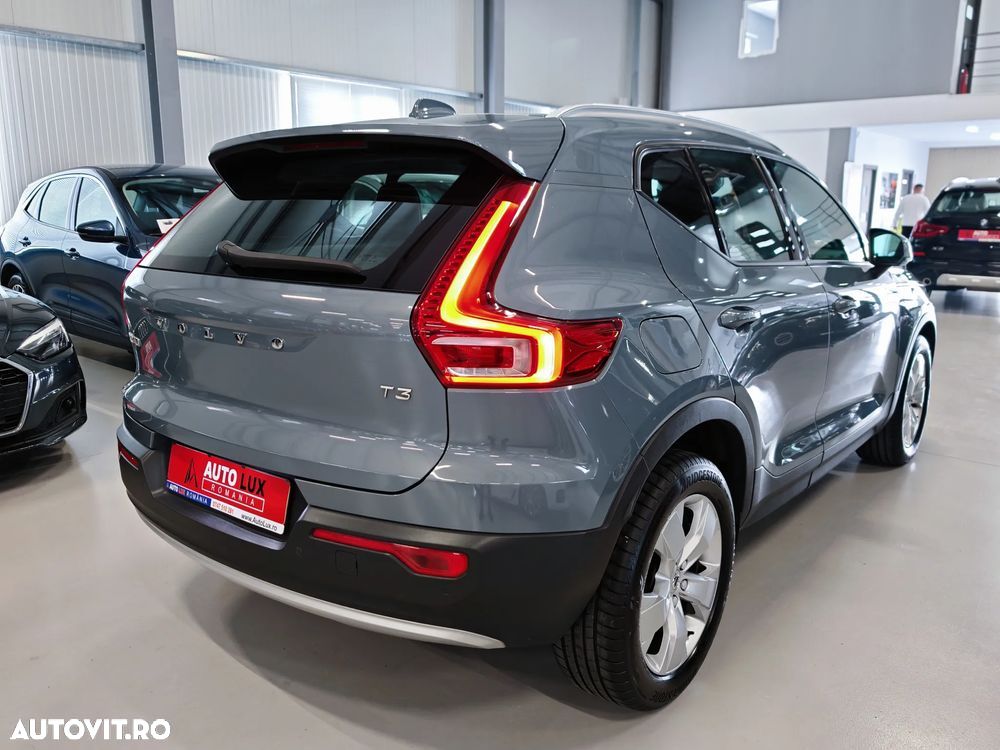 Volvo XC 40 T3 AT8 Momentum Pro - 4