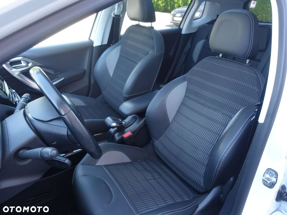 Peugeot 2008 1.2 Pure Tech Style S&S - 10