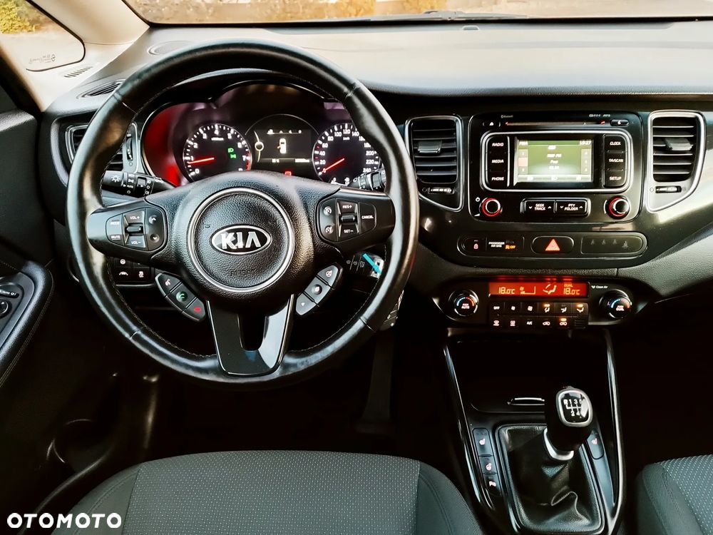 Kia Carens 1.6 GDI Dream Team Edition - 24