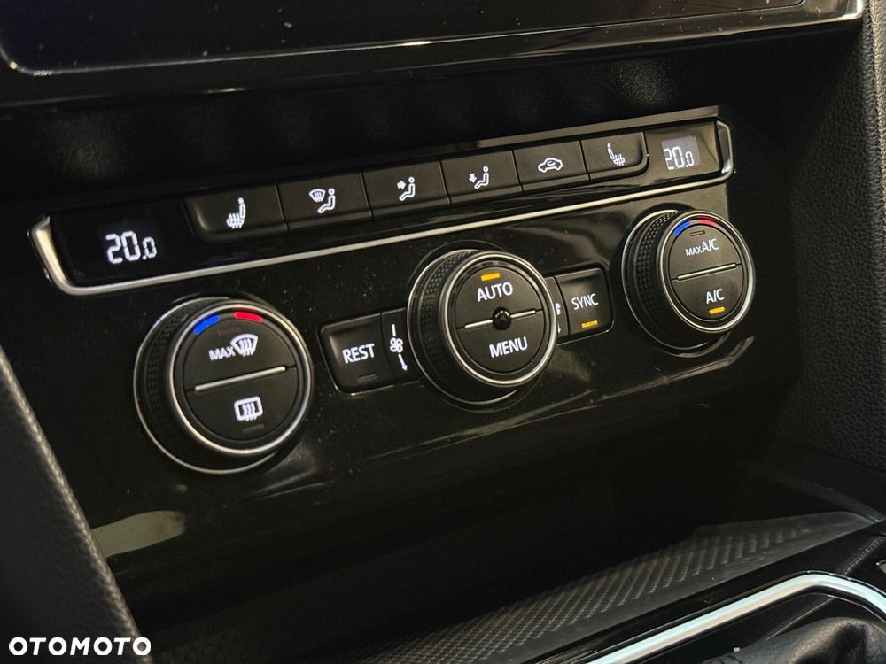 Volkswagen Passat - 33