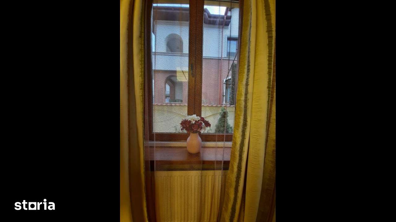 Piata Victoriei - VIla interbelica cu gradina - Imagine principală: 3/14