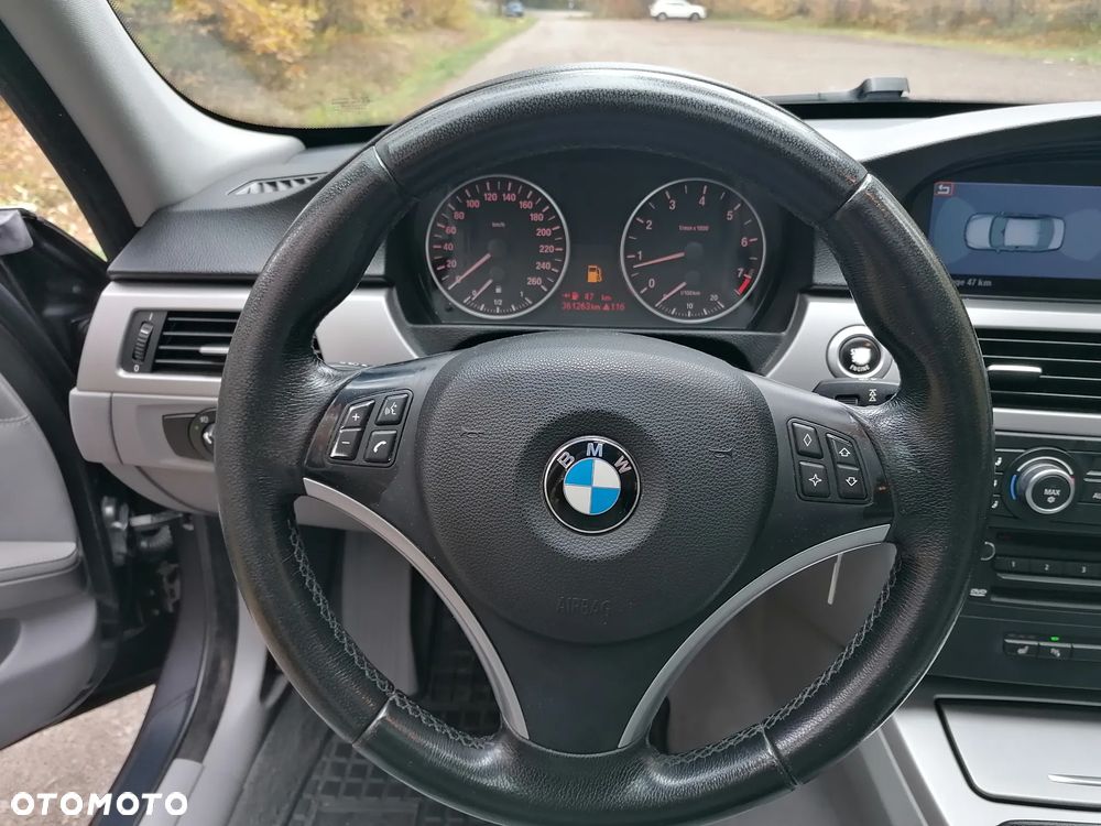 BMW Seria 3 325xi - 13