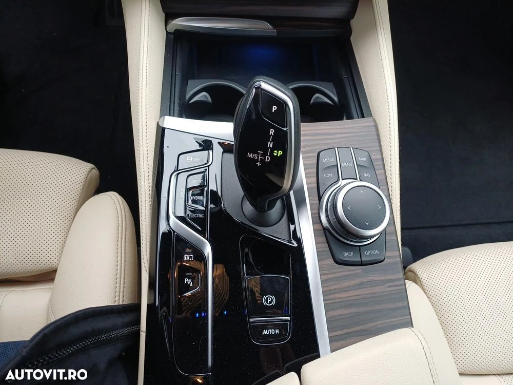 BMW Seria 5 530e xDrive Touring Aut. Luxury Line - 17