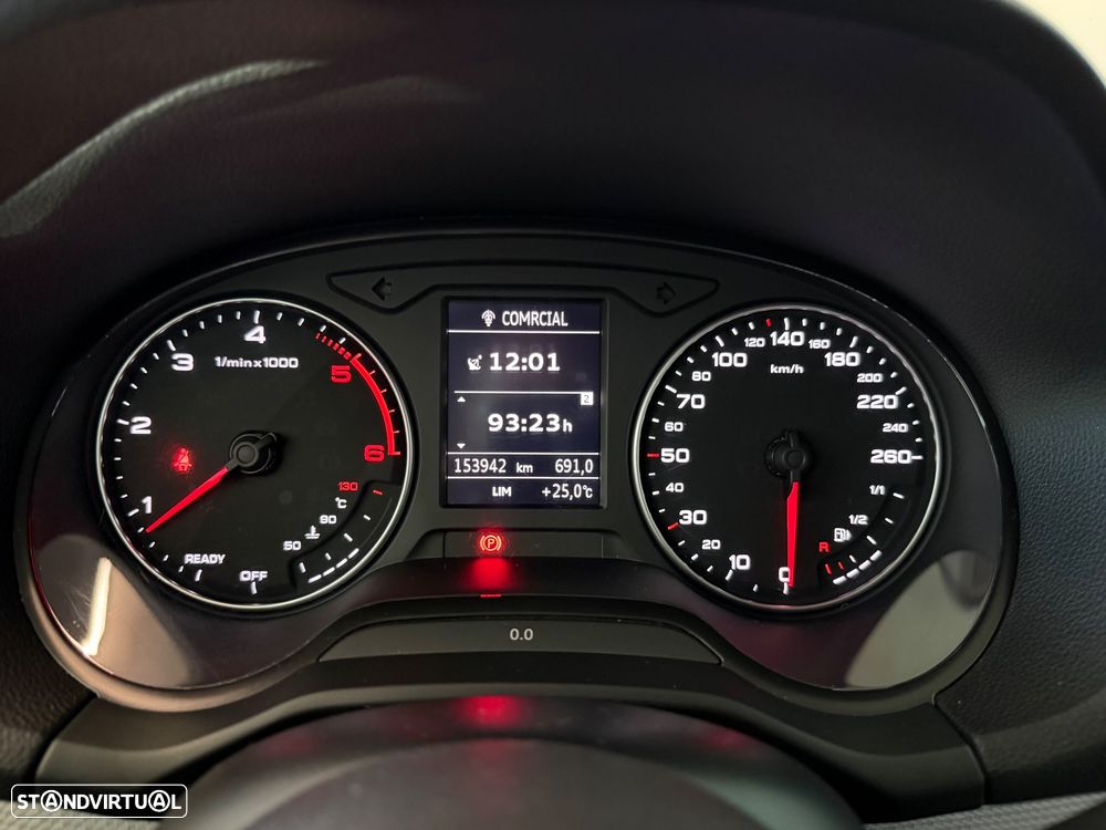 Audi Q2 30 TDI Design - 18
