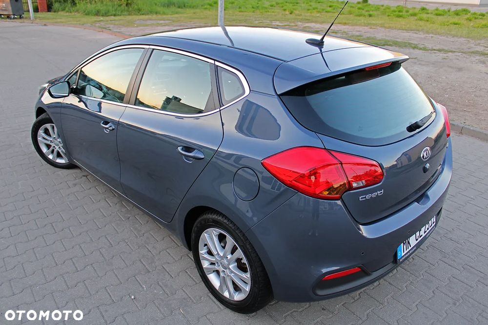 Kia Ceed 1.6 CRDi 128 Dream-Team Edition - 32