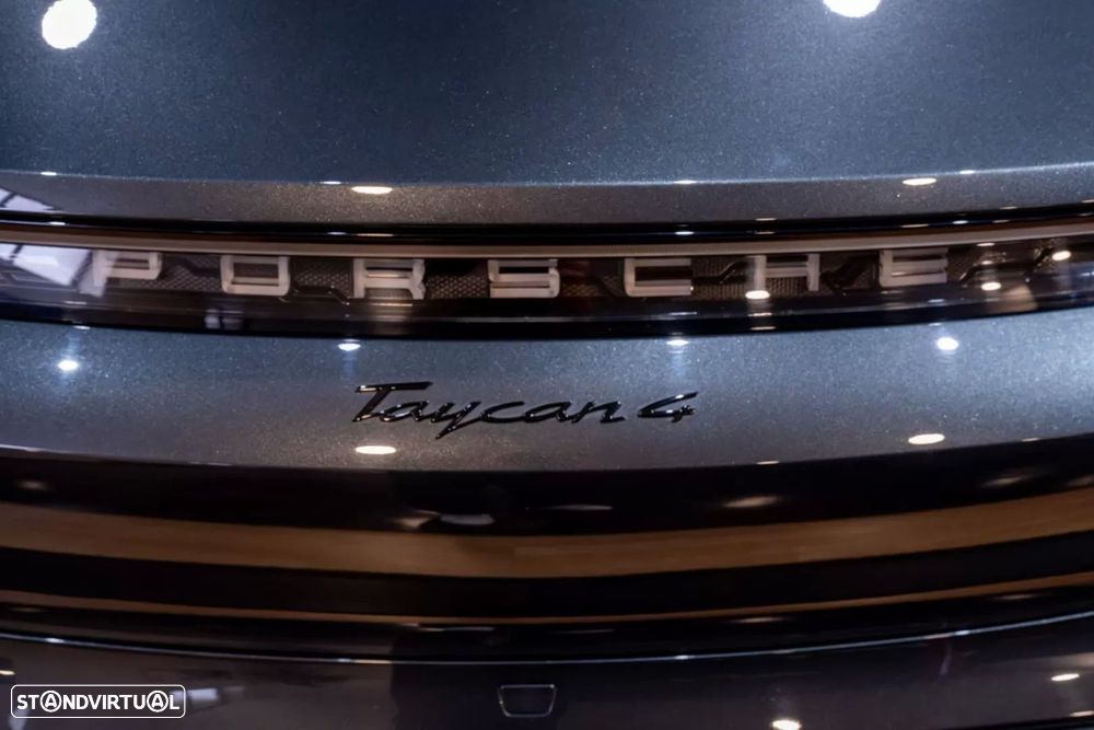 Porsche Taycan Cross Turismo 4 - 11
