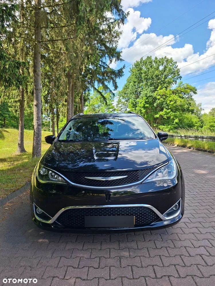 Chrysler Pacifica - 2