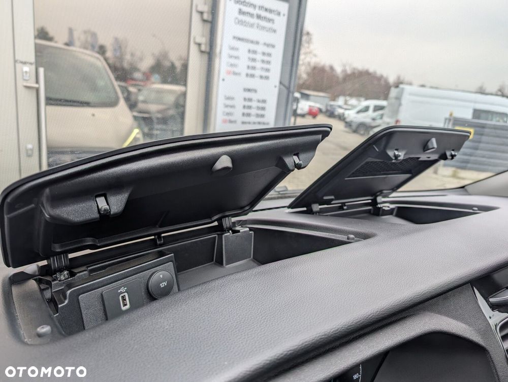 Ford Tourneo Custom - 24