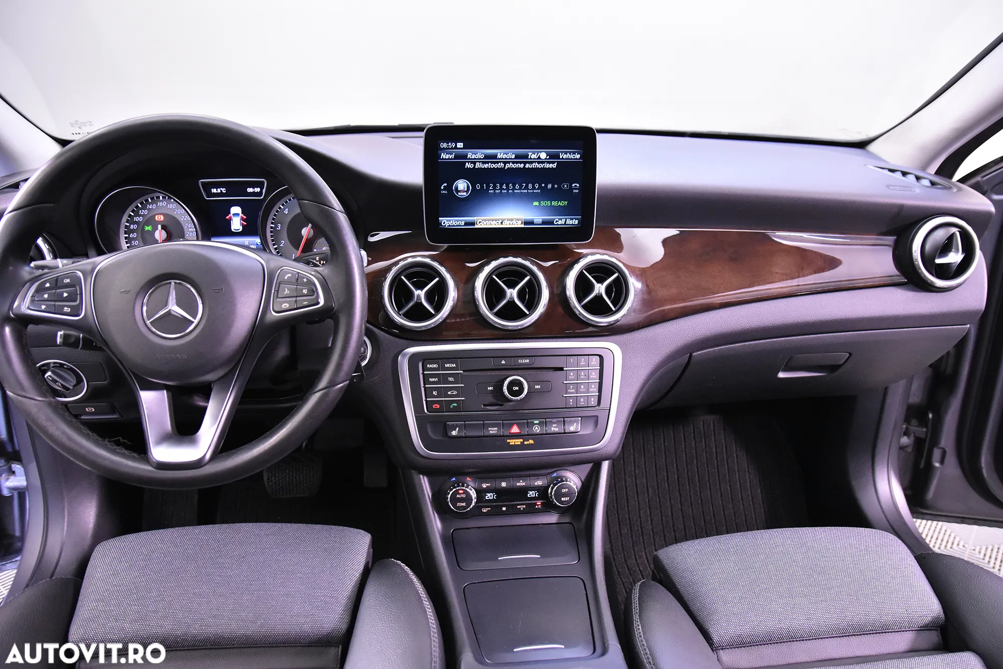 Mercedes-Benz GLA 200 7G-DCT - 9