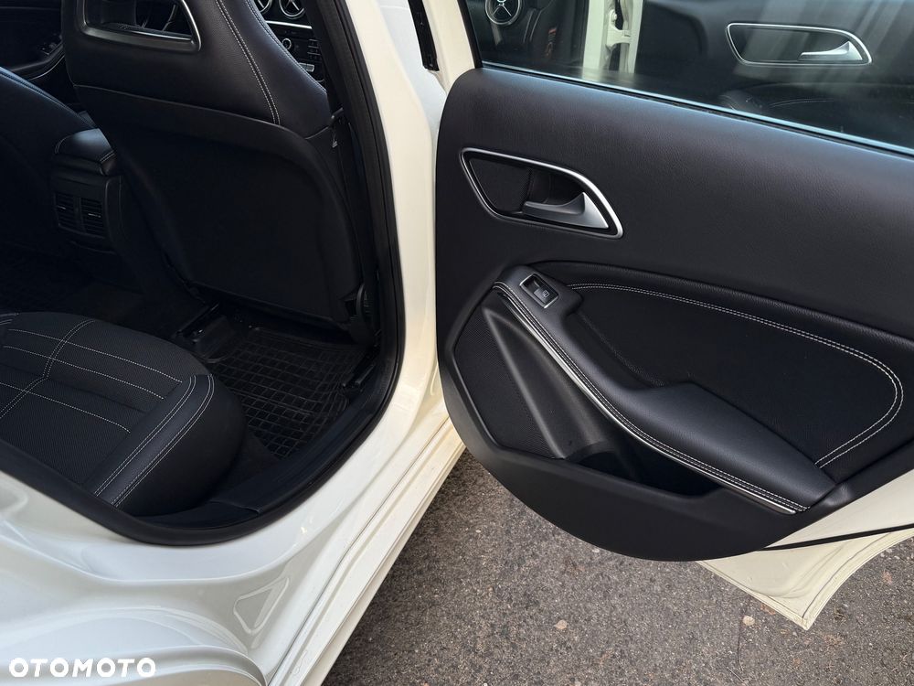 Mercedes-Benz Klasa A 220 d 4Matic 7G-DCT - 29