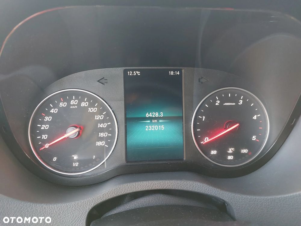 Mercedes-Benz Sprinter - 13