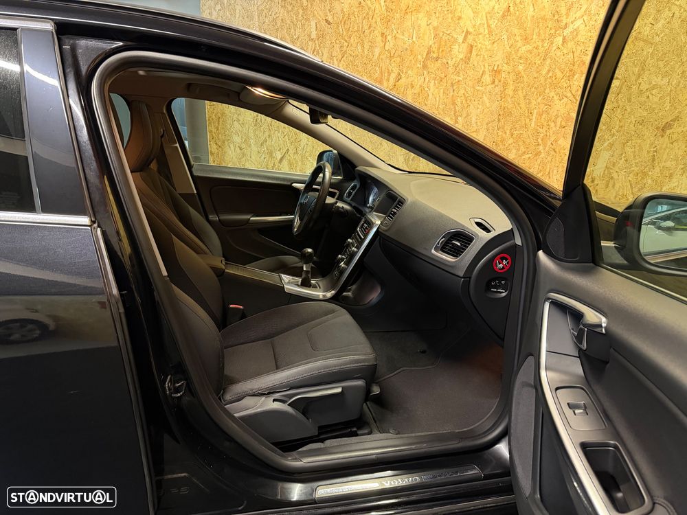 Volvo V60 1.6 D2 Drive Momentum Start/Stop - 10