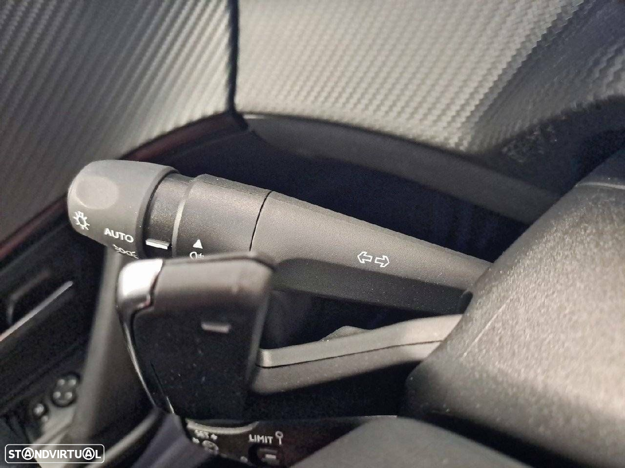 Peugeot 2008 1.2 Hybrid Allure e-DCS6 - 14