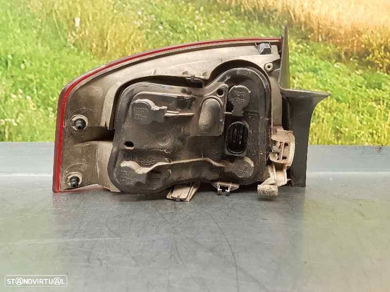 FAROLIM TRASEIRO DIREITO AUDI A4 2005 - 4