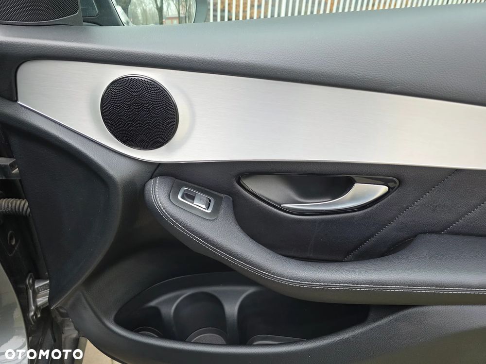 Mercedes-Benz GLC 250 4Matic 9G-TRONIC AMG Line - 37