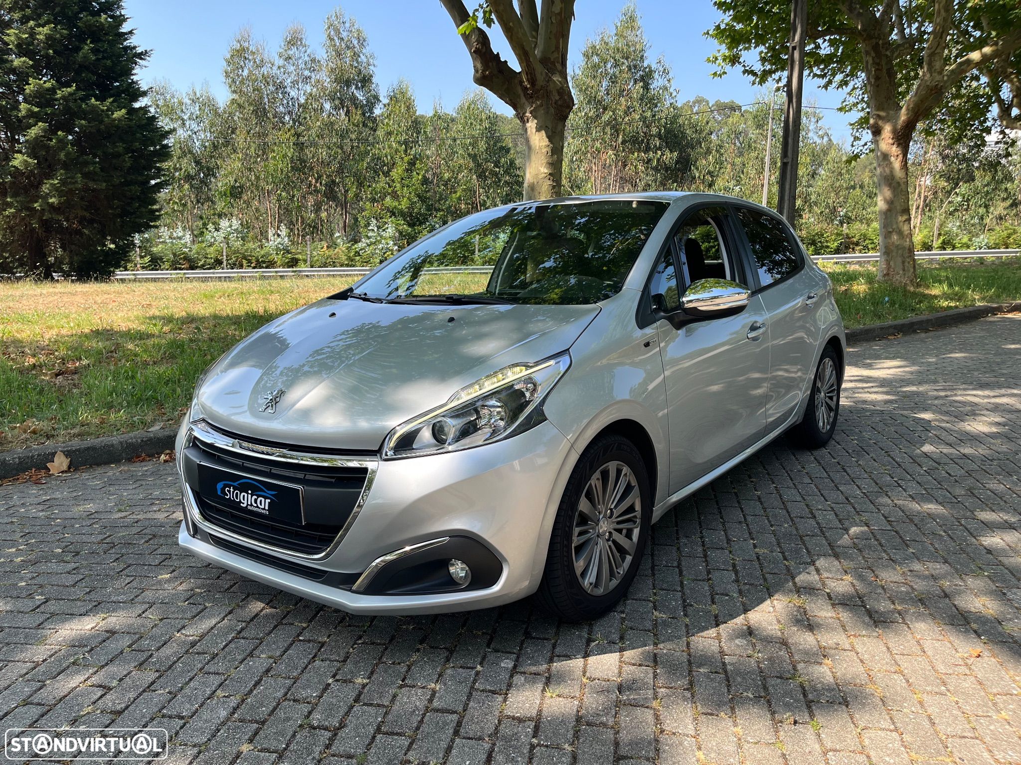 Peugeot 208 1.6 BlueHDi Style - 1