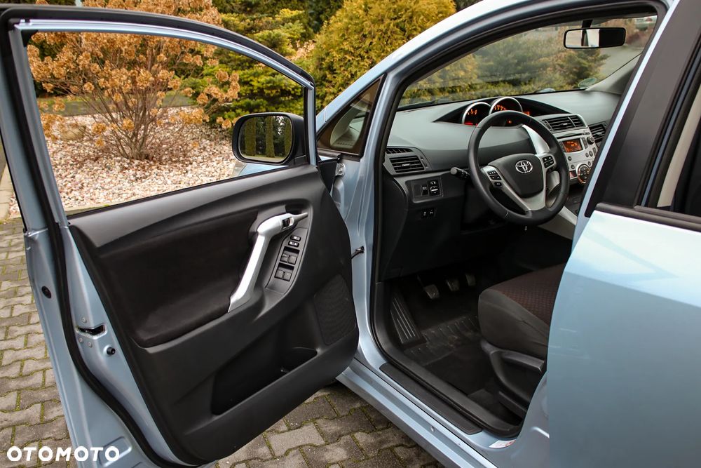 Toyota Verso 2.0 D-4D Executive - 35