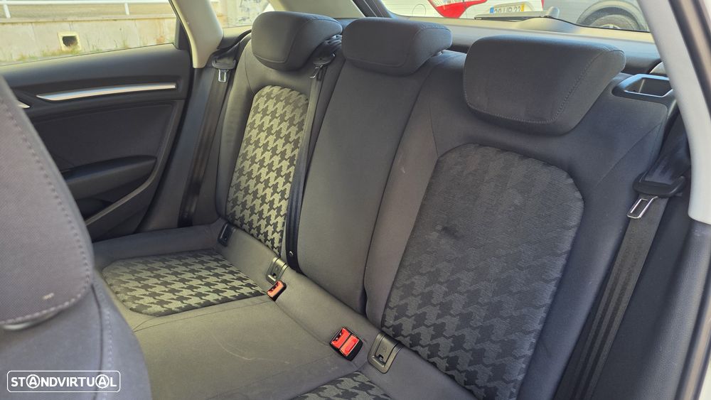 Audi A3 Sportback 1.6 TDI S-line - 23