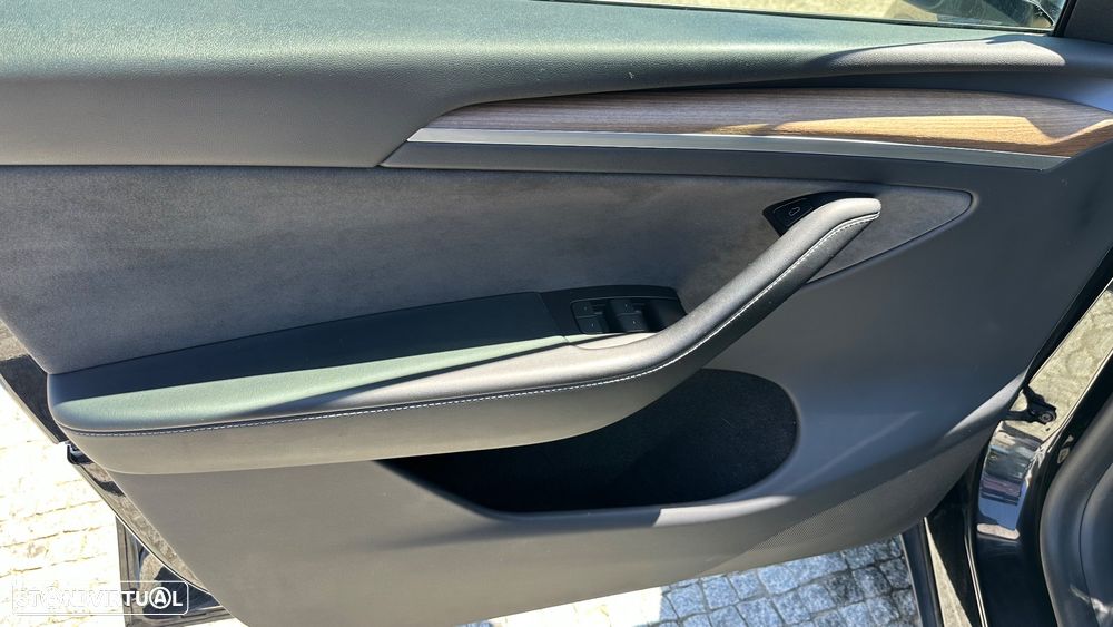 Tesla Model Y Performance Dual Motor AWD - 24