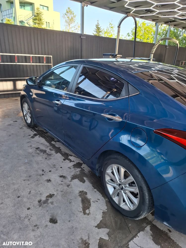 Hyundai Elantra 1.6 MPi Exclusive - 1
