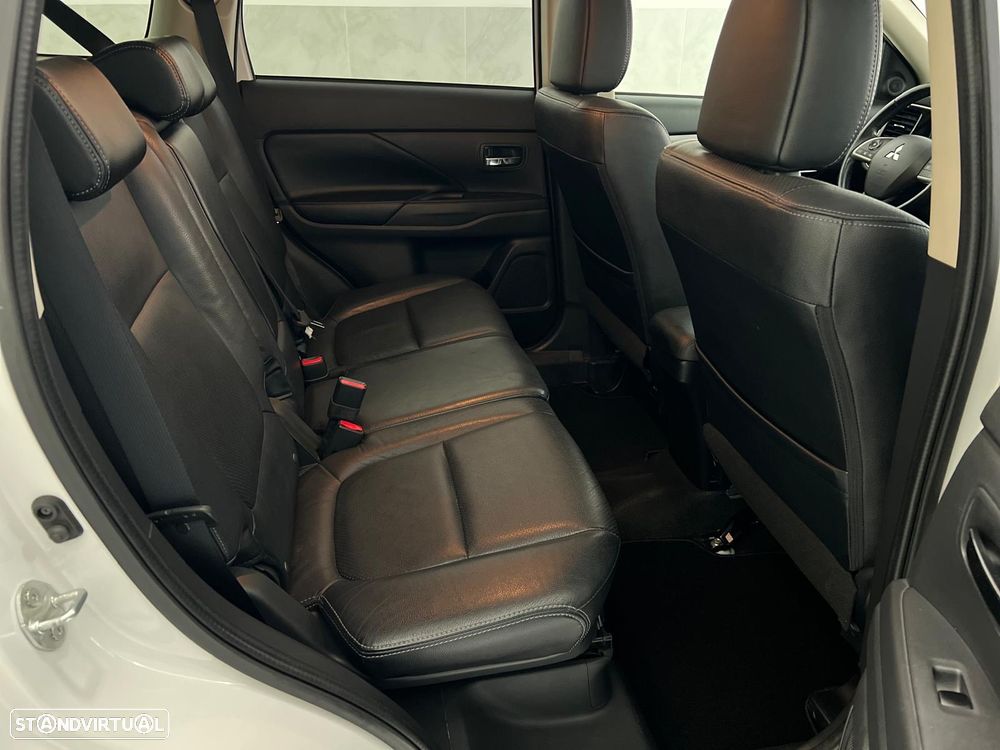 Mitsubishi Outlander 2.2 DI-D Instyle Navi - 30