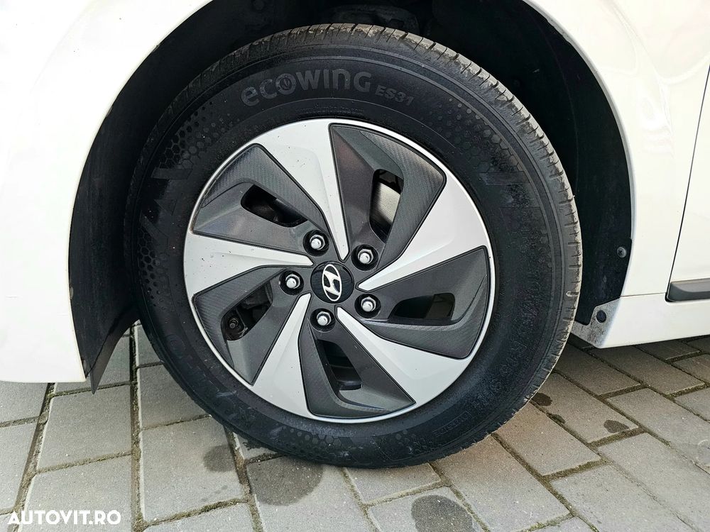 Hyundai IONIQ - 19
