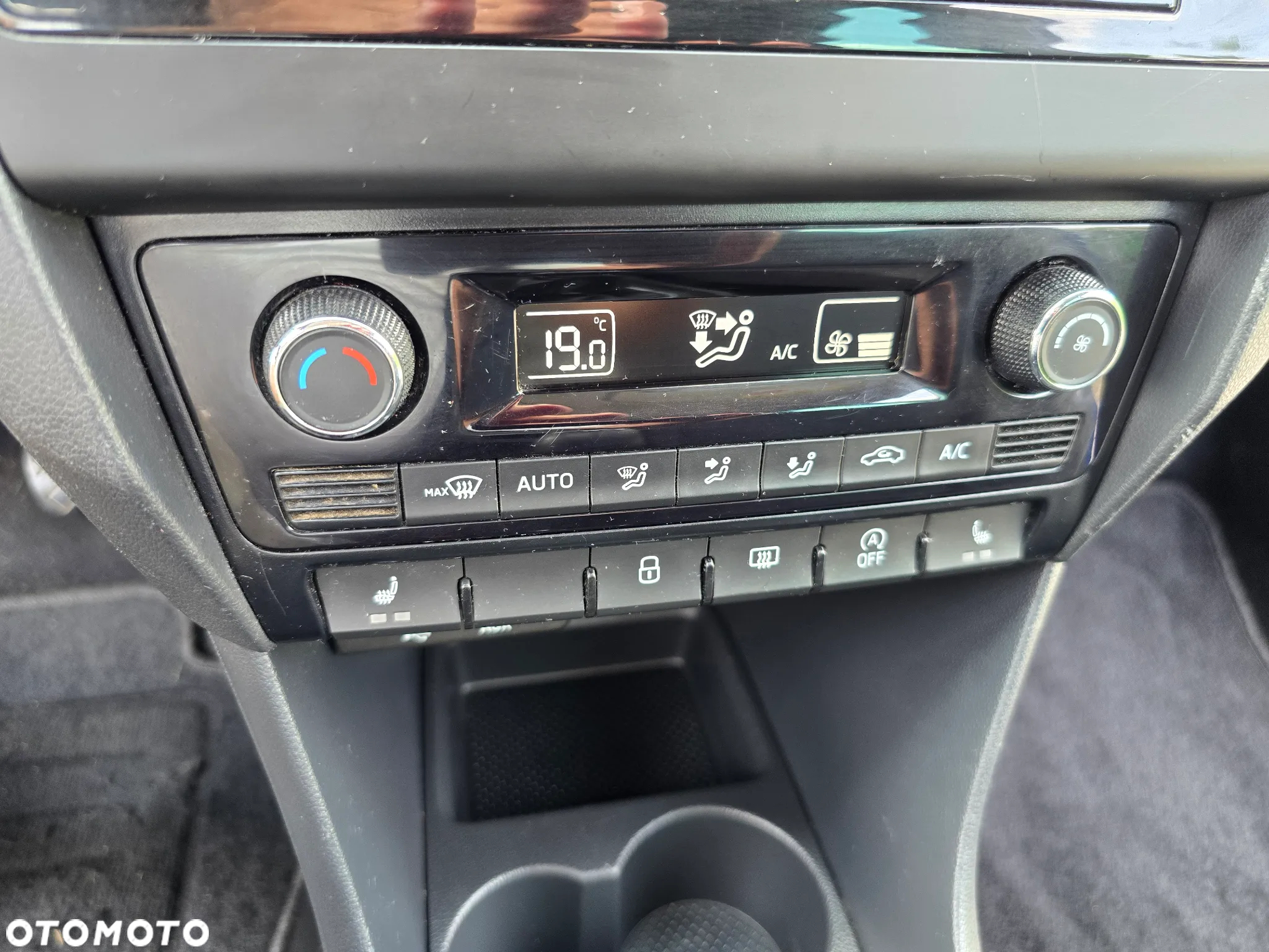 Skoda RAPID - 32