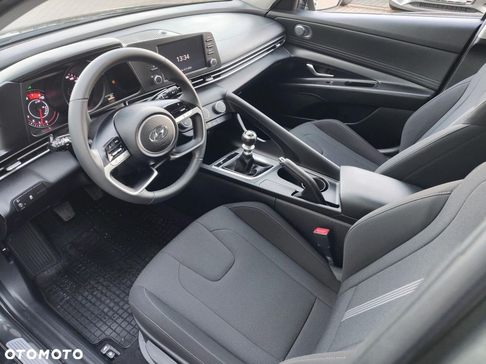 Hyundai Elantra - 13