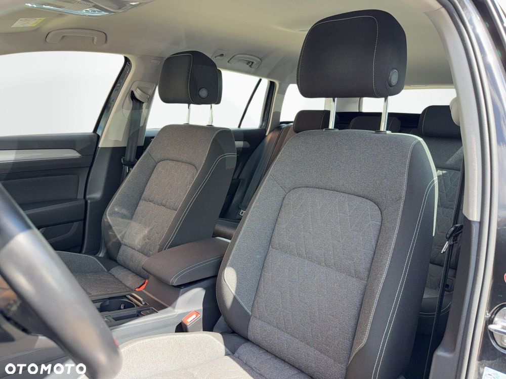 Volkswagen Passat - 12