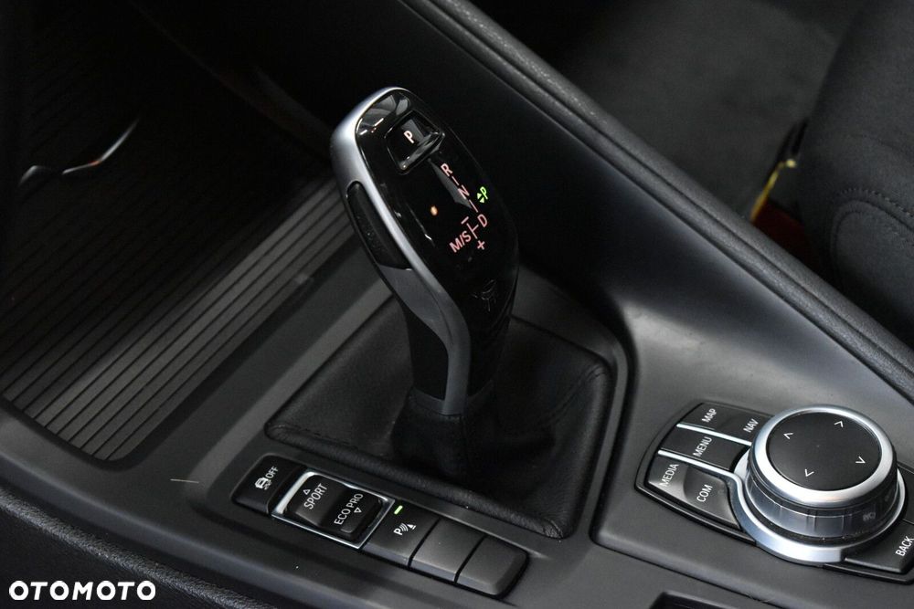BMW X1 sDrive18i Advantage - 18