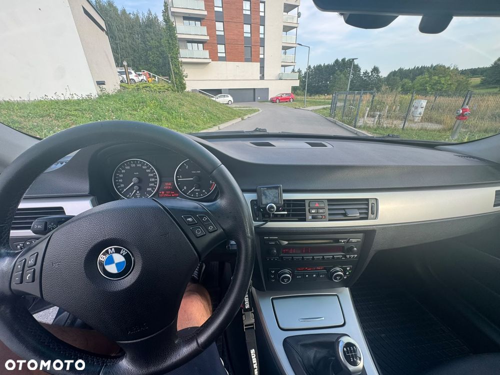 BMW Seria 3 318d - 11