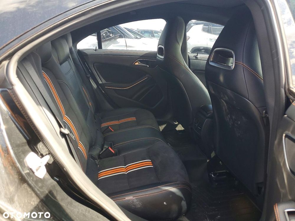 Mercedes-Benz CLA 250 4-Matic AMG Line - 6