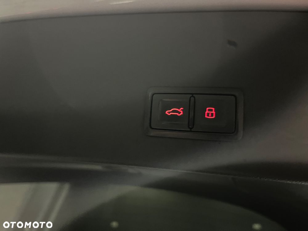 Audi A6 Avant 2.0 TDI Ultra S tronic - 33