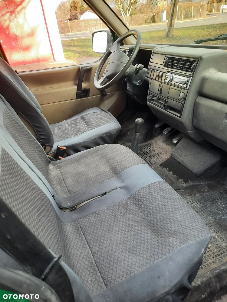 Volkswagen Transporter - 4